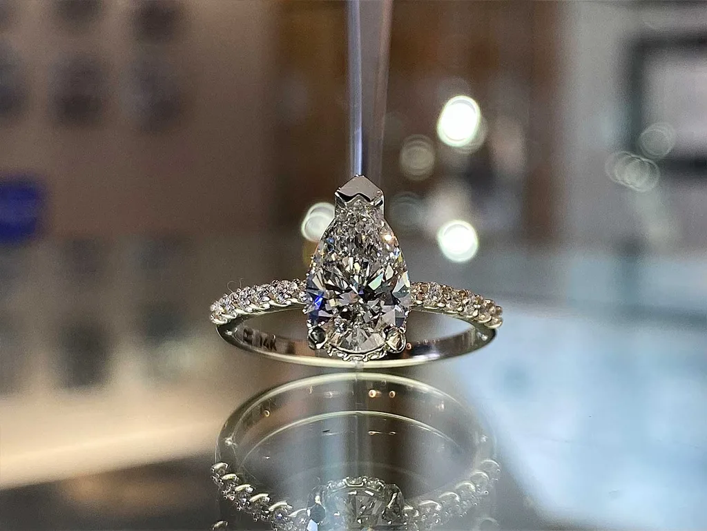 engagement-teardrop-cut-01