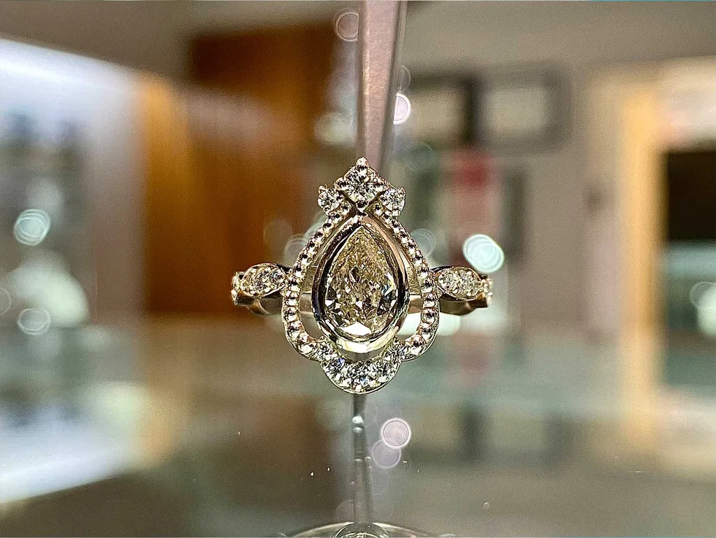 engagement-teardrop-cut-03