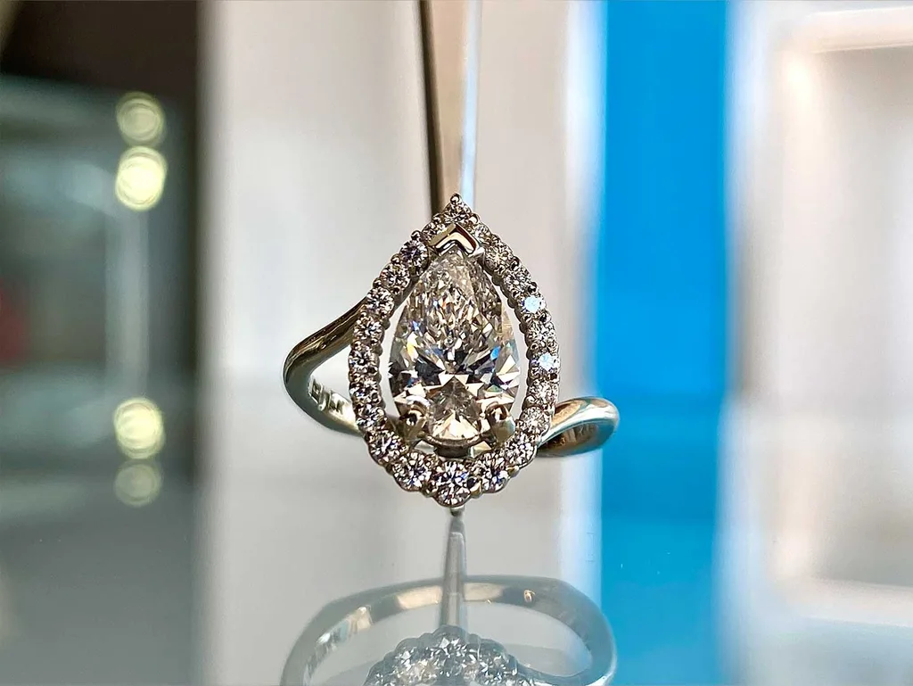 engagement-teardrop-cut-02