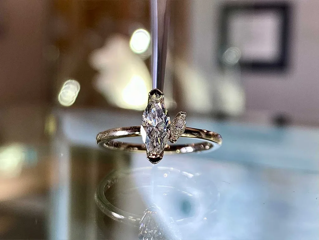 engagement-oval-cut-skinny-02