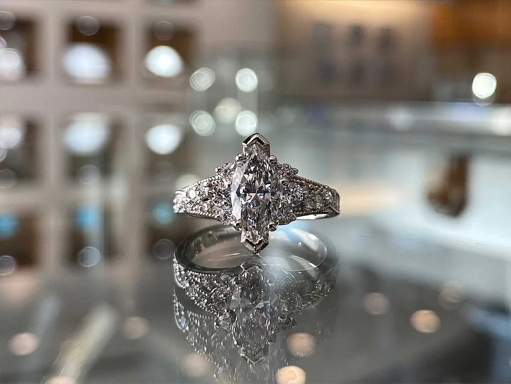 engagement-oval-cut-skinny-03