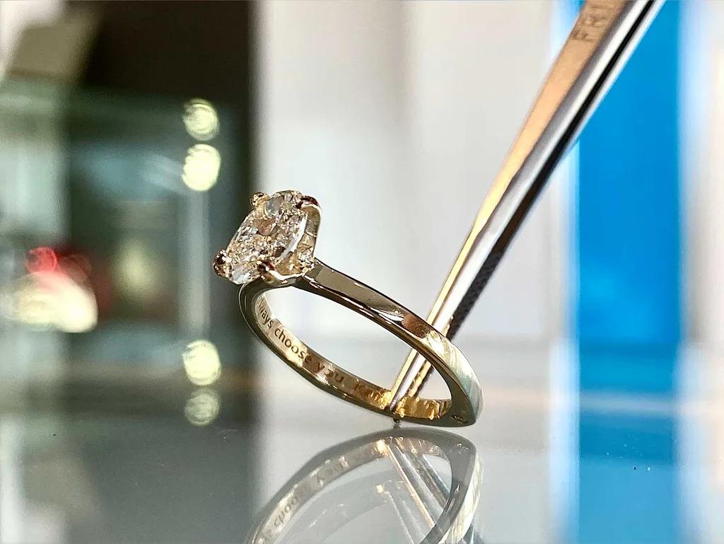 engagement-oval-cut-04-02